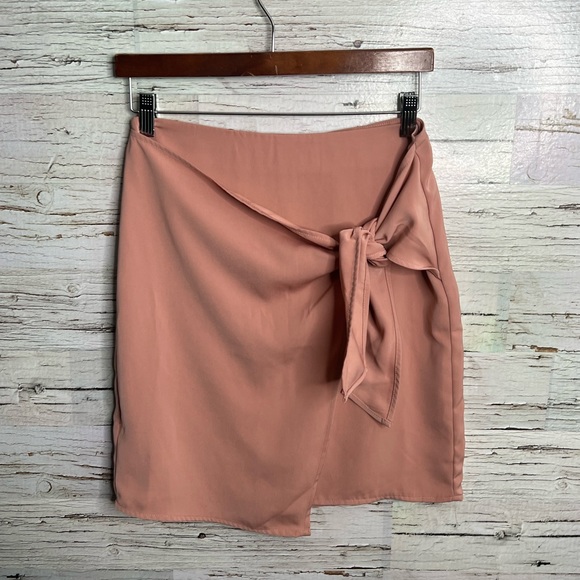 Banana Republic Dresses & Skirts - Banana republic faux wrap pink skirt size 2P